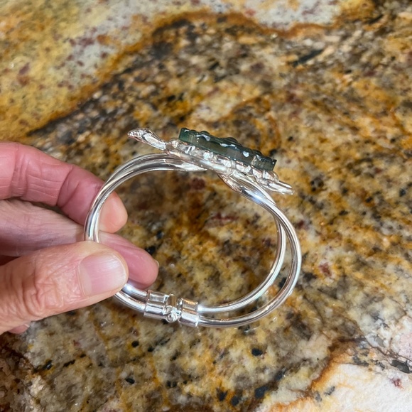 Silver turtle bracelet iridescent green/blue - Picture 8 of 8